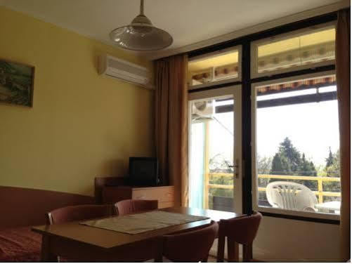 Kosztolanyi Apartmanhaz Апарт-отель